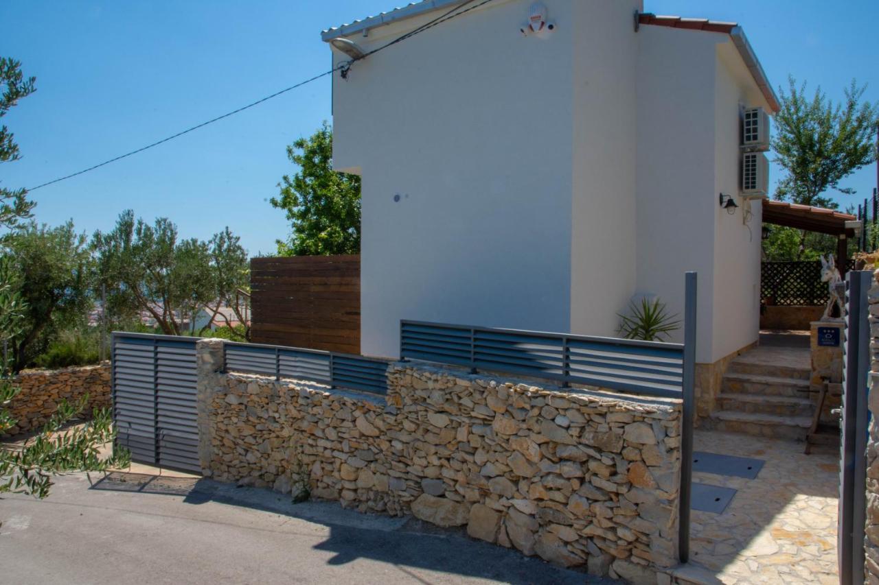 Plum Holiday Home Kastel Stari Exterior photo